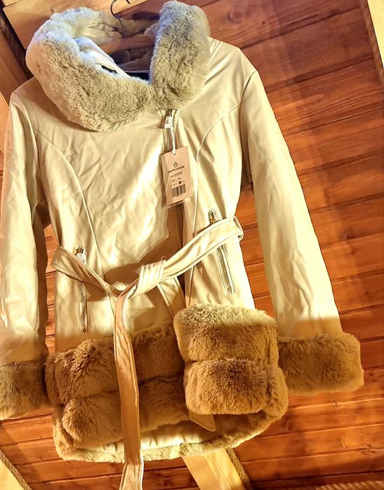 Nowa elegancka kurtka ciepła beżowa