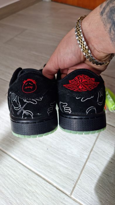 Jordan 1 low x kaws