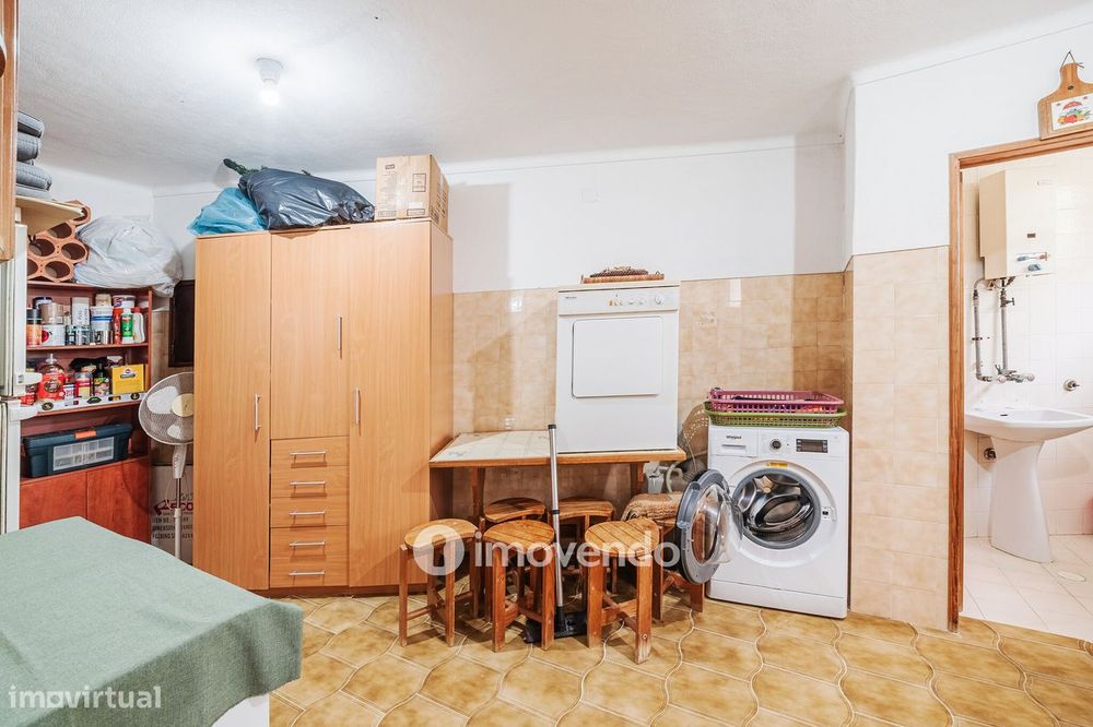 Quinta isolada T3+1 com áreas amplas e terreno de 2022m², em Colares