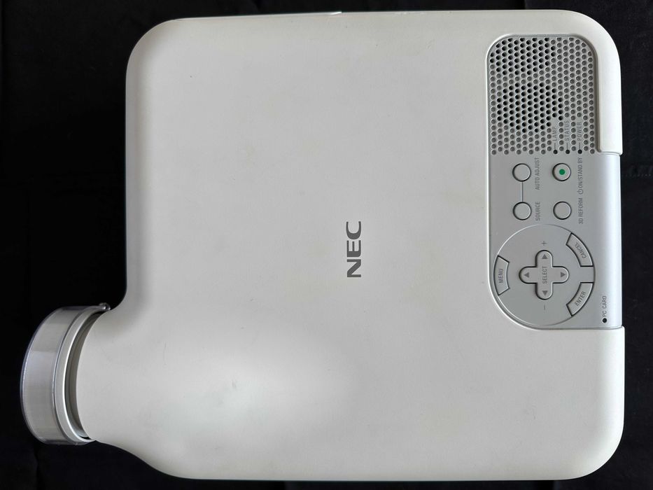 Projector NEC HT1000