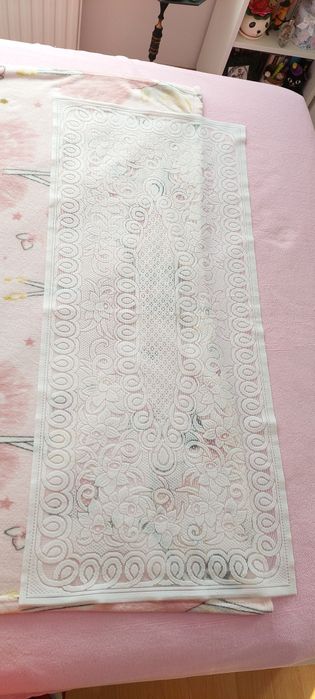 Bieżnik biały na stół 108 x 48 cm.