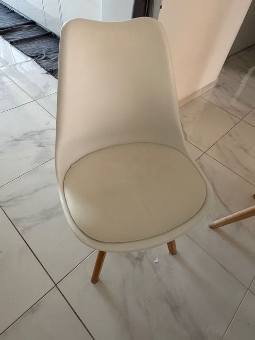 Mesa com 8 cadeiras