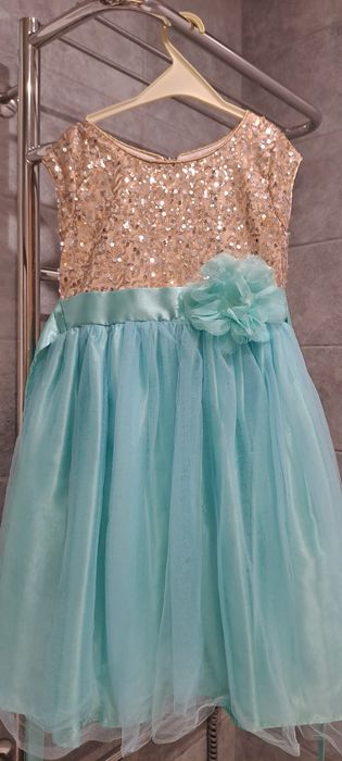 Плаття нарядні для дівчинки 3-6років