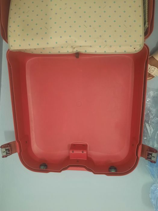 Mala de viagem samsonit vermelha material rigido 2 rodas, largura 41cm altura 87cm