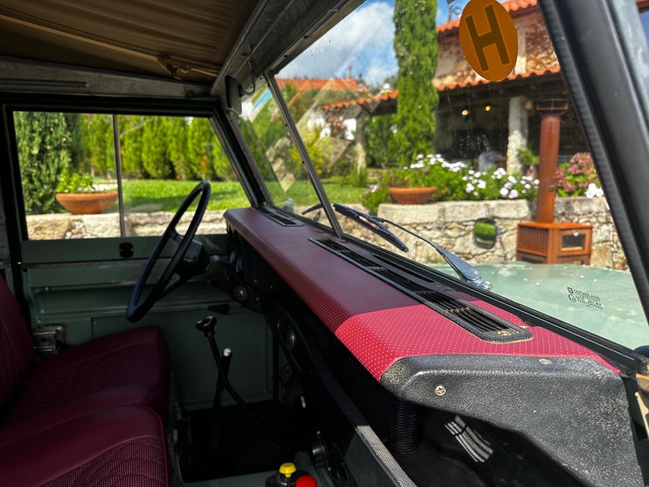 Land Rover Santana Series III 109