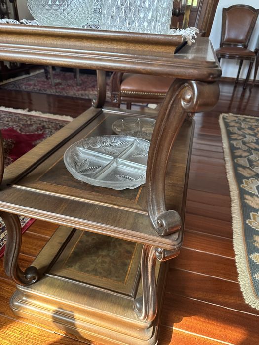 Carrinho de chá em madeira