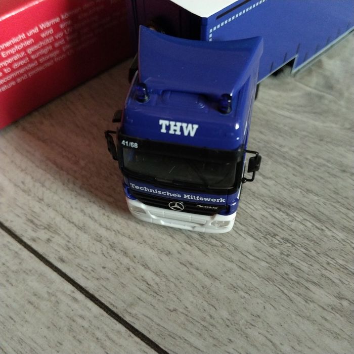 Model thw herpa Mercedes 1:87