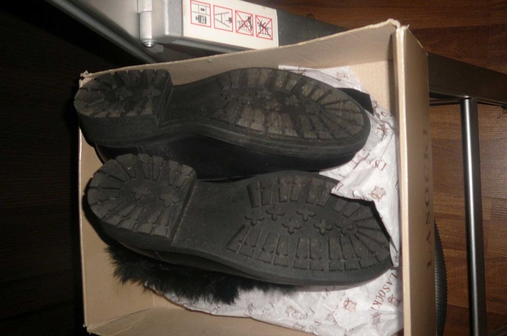 Nowe Lasocki trzewiki  z futerkiem skóra czarne 37 -- wysyłka gratis