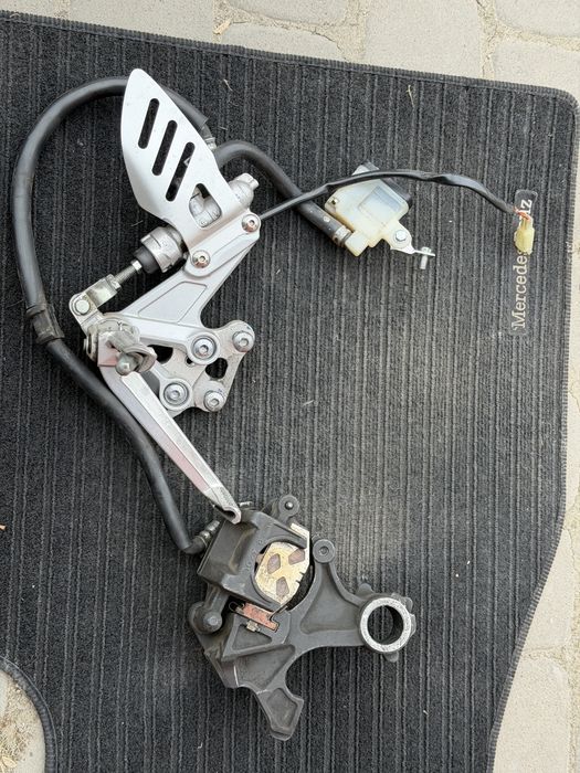 Супорта подножка Suzuki GSXR 1000 K7 K8