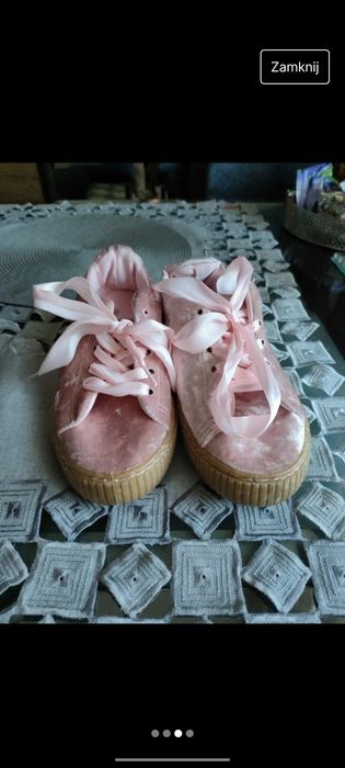 Buty damskie zamszowe.