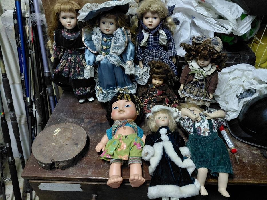 Vendo conjunto de bonecas antigas de porcelana em bom estado