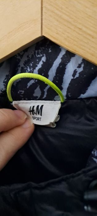 Kamizelka bezrekawnik H&M krotka czarna blyszczaca XS