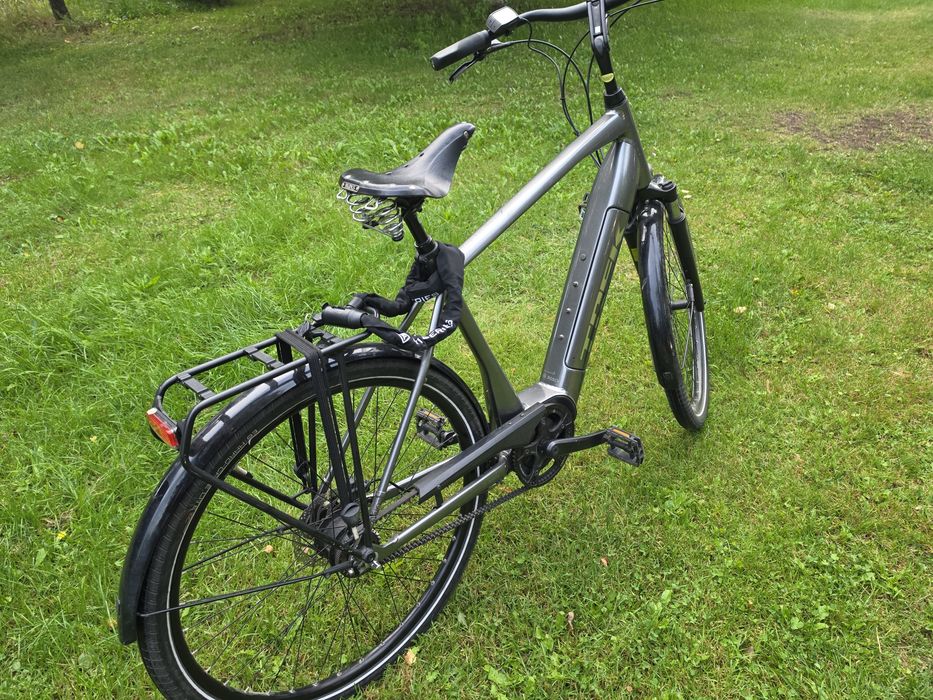 Elekrtyczny TREK District+ 7 – Bosch Active Line Plus 500 Wh – pasek – 2023 – Brooks B135 - Ładowarka Bosch