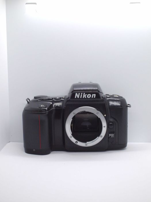 Nikon F-601 + Nikkor AF 35-70 f/3.3-4.5