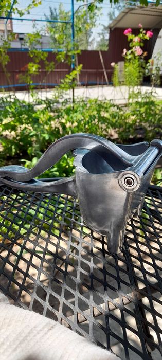 Продам ручную соковыжималку