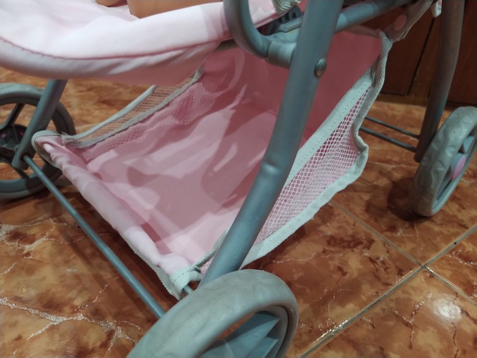 Carrinho de bonecas bebé brinquedo criança carro casa quarto apartamento vivenda escritório gabinete cozinha.