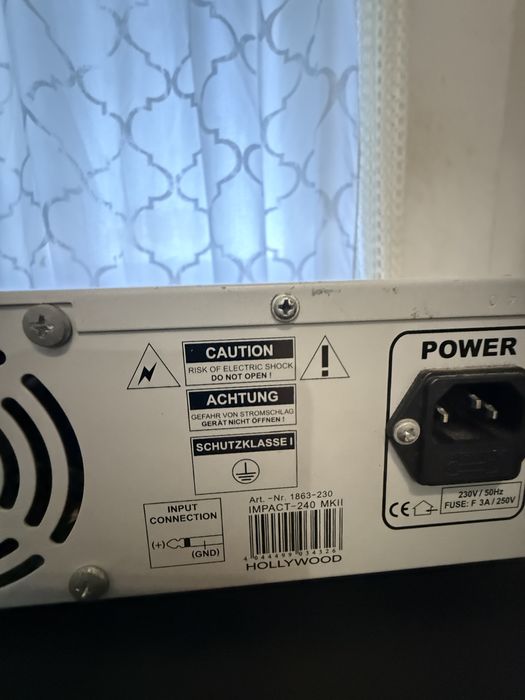 Wzmacniacz końcówka mocy HOLLYWOOD  Impact  240. 2x240w