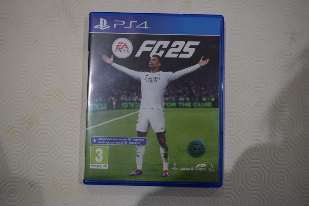 PS4 Pro (1TB) +  2 Comandos + Suporte + EAFC 25