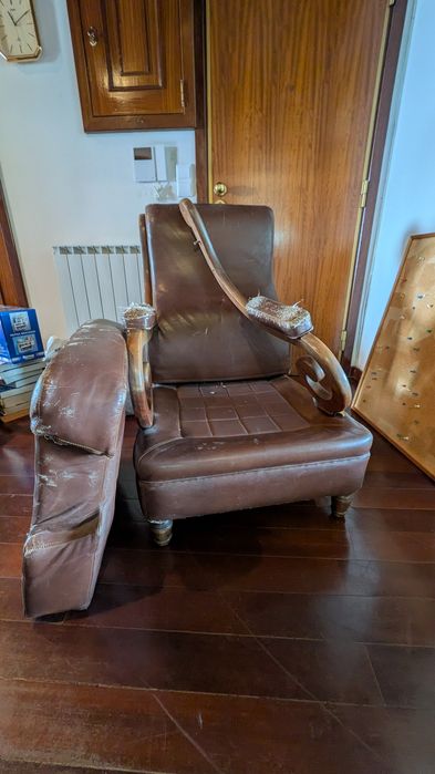 Lote 5 Cadeirões Art Déco em Pele – 3 em Estado normal + 2 para Restauro