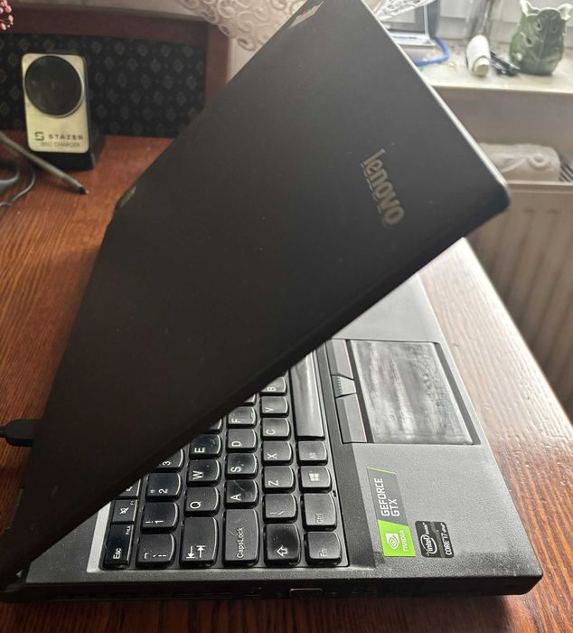 sprzęt komputerowy laptop