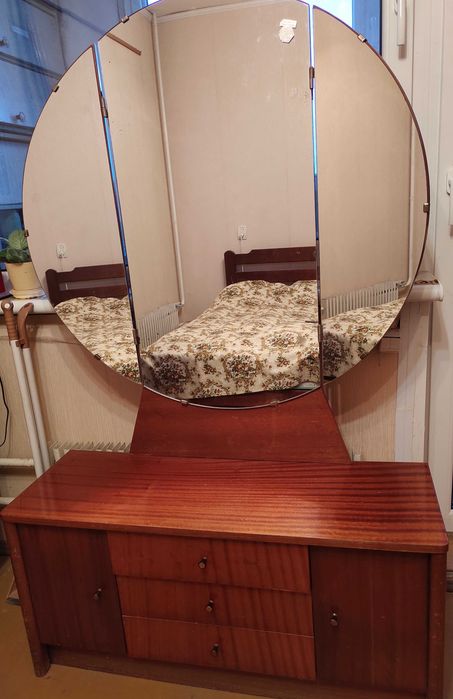 Трюмо Германия. Трельяж. Круглое зеркало. Косметический комод.