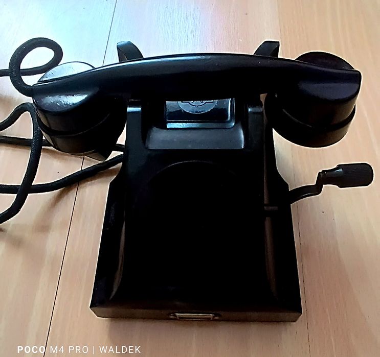 Telefon RWT na korbkę PRL