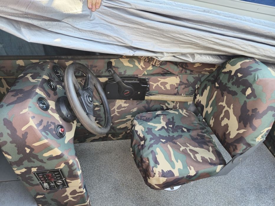 Катер прогулочный