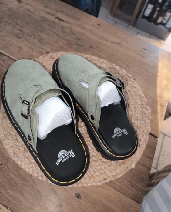 Mules Dr. Martens (Novas)