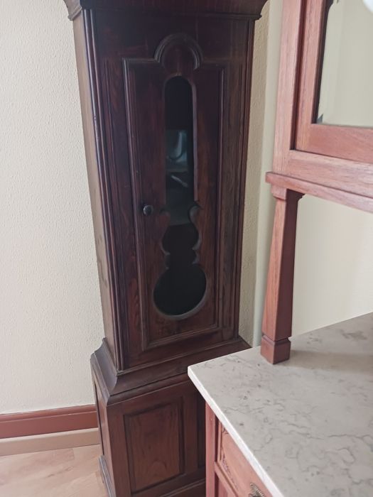 Relógio de pé alto