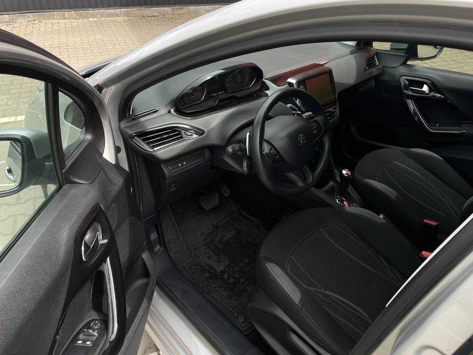 Peugeot 208 2014
