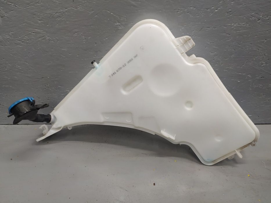 Бачок, насос омывателя, омивача BMW F20 F22 F30 F32 F34 F36 61667241672, 67127302589