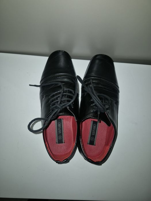 Buty chłopięce lakierki.