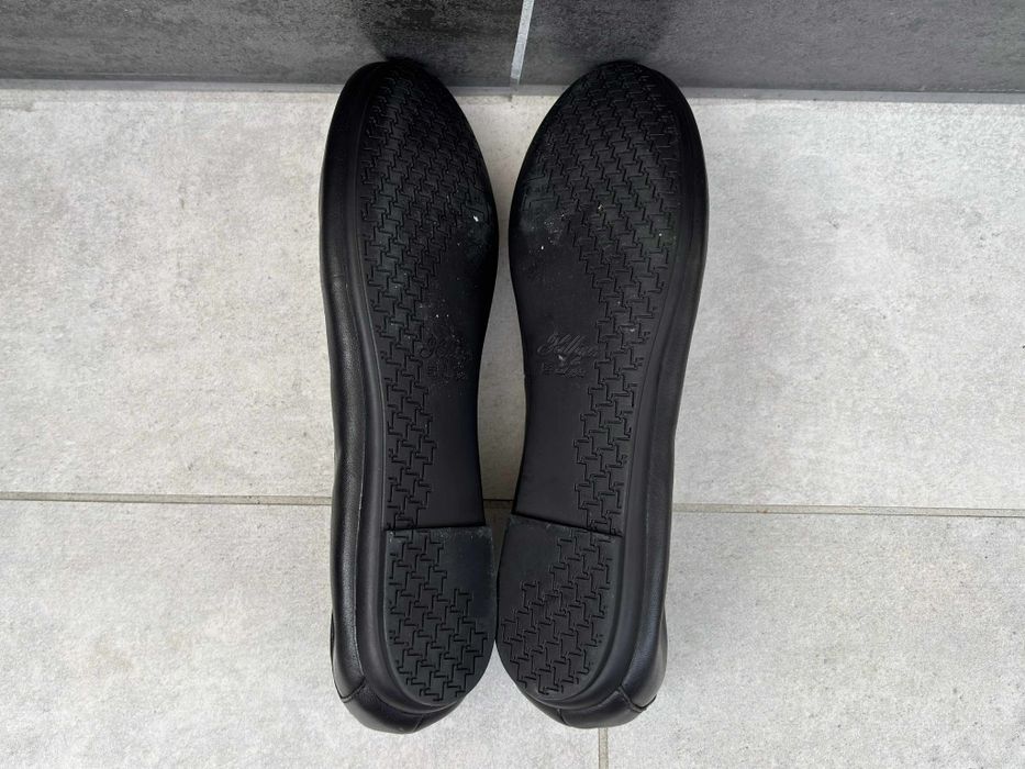 Tommy Hilfiger cecilia nowe baleriny skórzane damskie 40
rozmiar 40
Wk