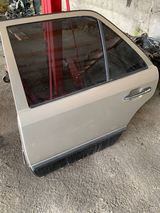 Передні двері мерс 124 e200 e250 e230 e320 e280 e124