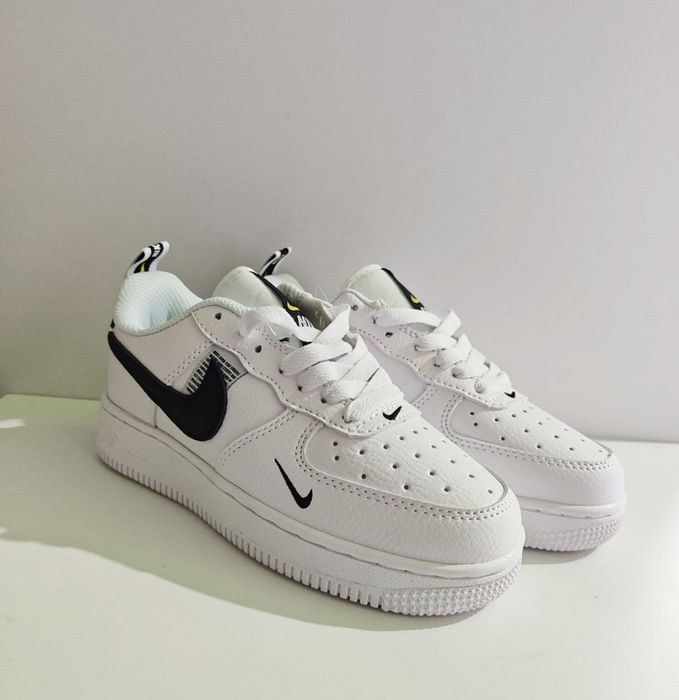 Підліткові шкіряні кросівки unisex Nike Air Force,білого кольру,розмір 33-37
