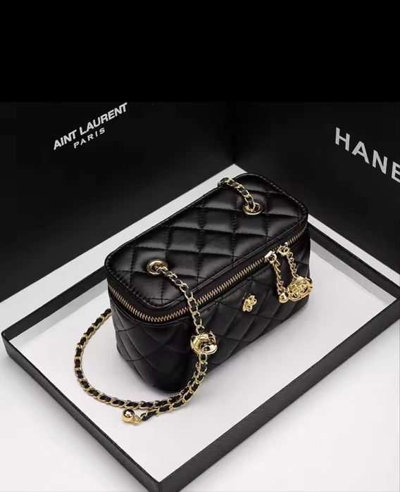 Дуже гарна сумка у стилі chanel