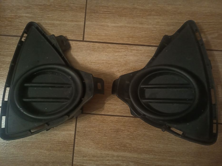 Заглушки туманок в бампер тойота Ауріс 2013