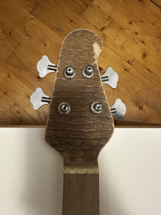 Гриф з колками для бас гітари