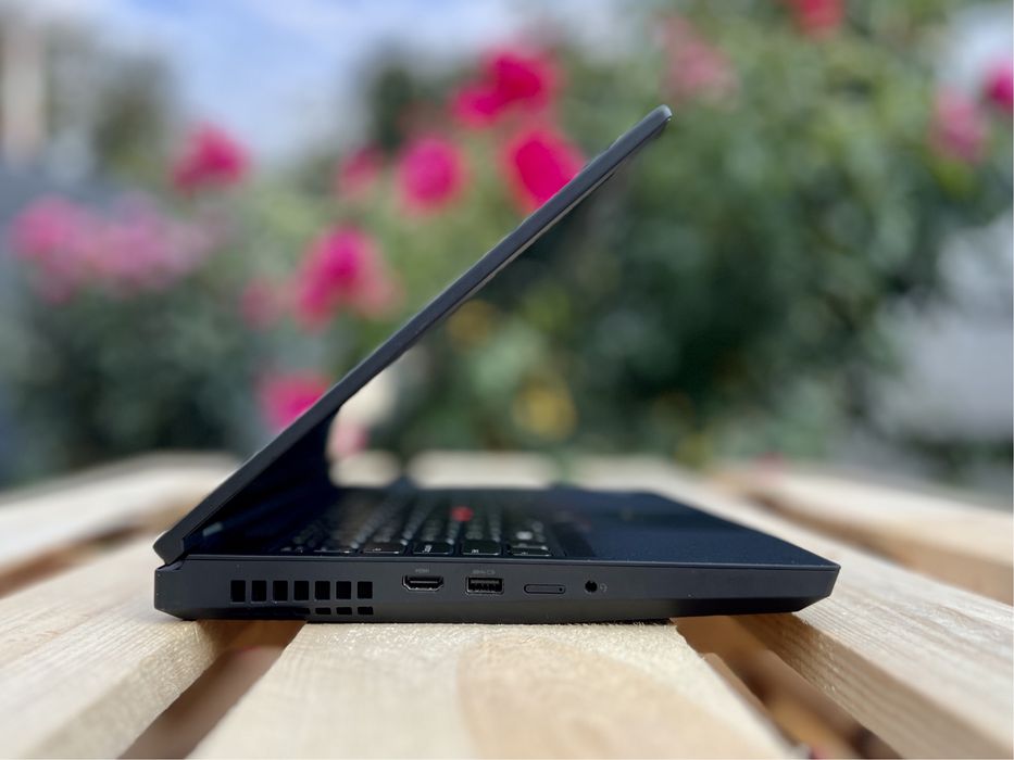 T1000 4GB/Lenovo ThinkPad P15 G1/i7-10850H/32GB+512GB/15.6" FHD IPS