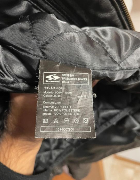 Casaco de homem em pele com capuz, de mota, impermeável.