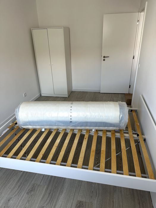 Aluguer quarto casal - 550€ Estaçao das Merces.