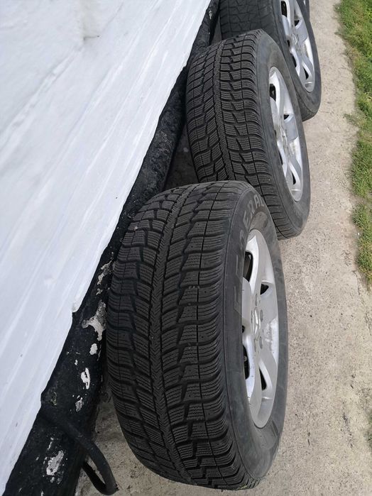 Продам диски та резину 235х60R16