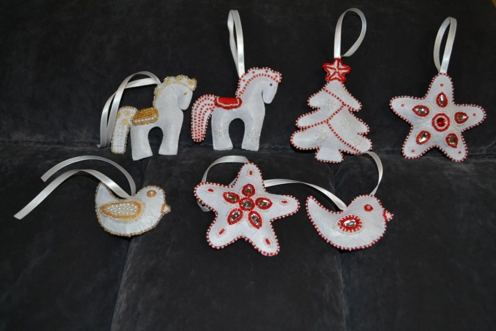 Продам новогодние игрушки ручной работы из фетра.