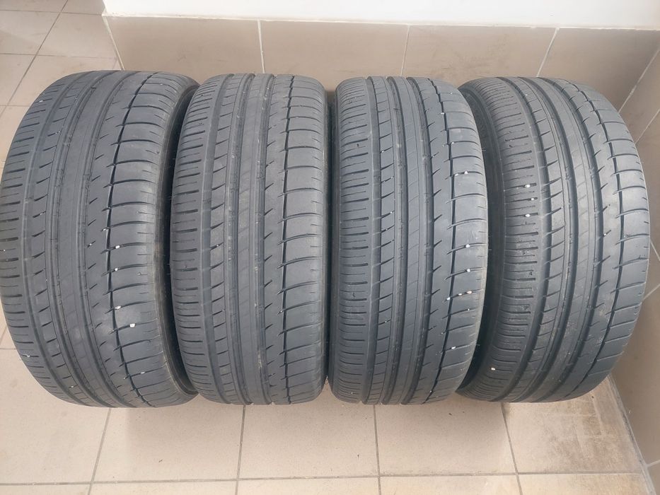 Комплект літньої гуми літо літня Triangle R19 225 40