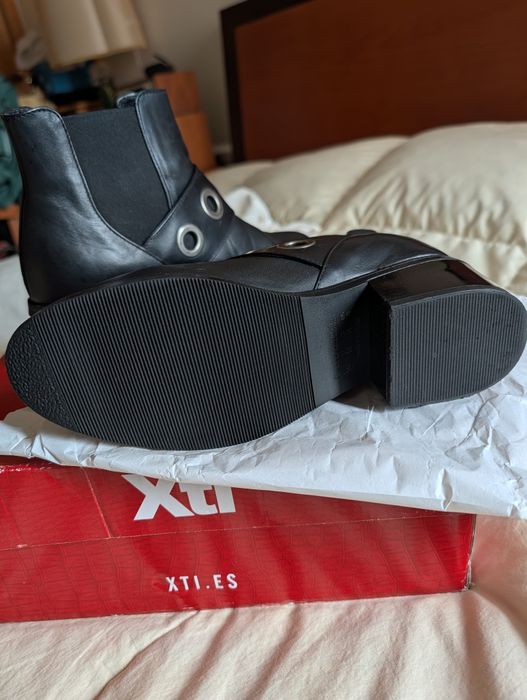 Botim preto em pele Cubanas