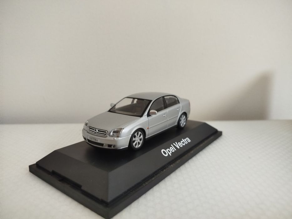 Miniatura Opel Vectra 1/43 Nova
