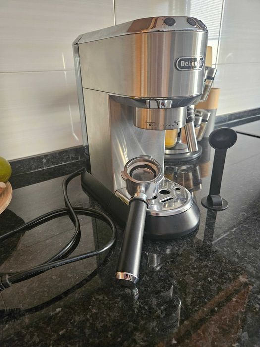 Máquina de Café DeLonghi Dedica Style