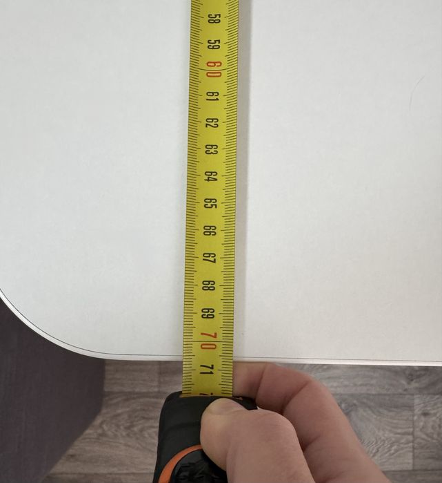 Стіл для дому чи офісу Nowy Styl, 70×70 см, в ідеальному стані