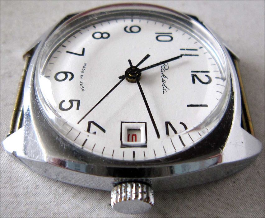 Raketa biała z datownikiem