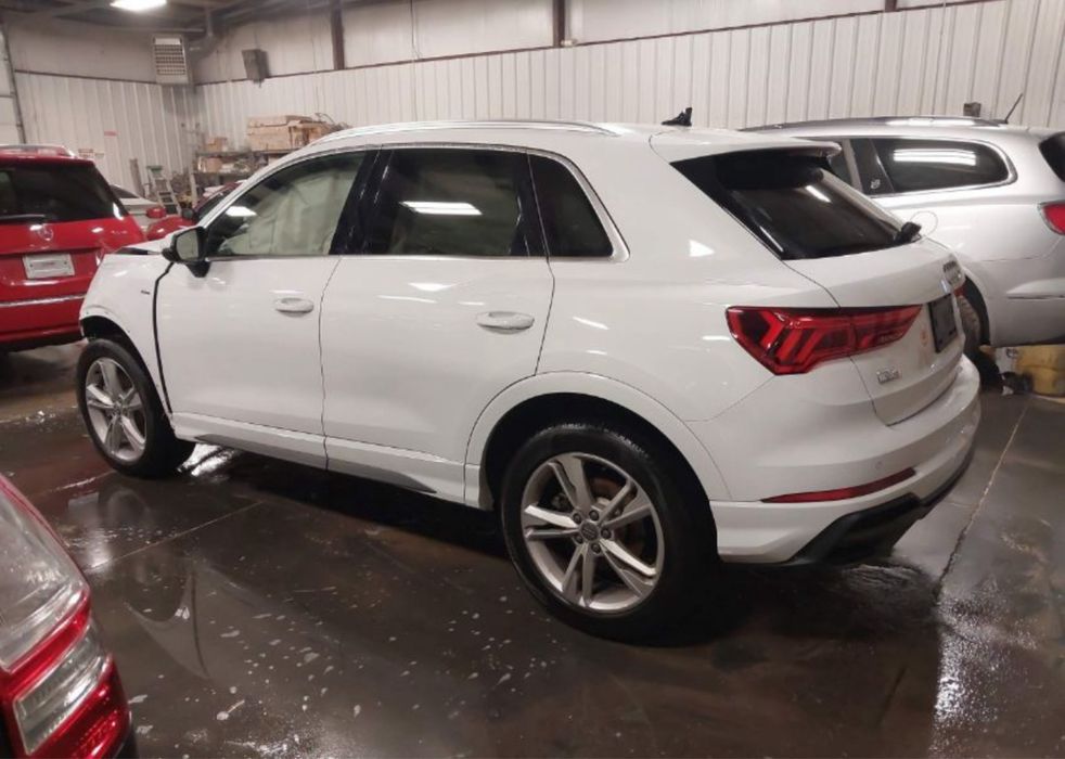 Audi qЗ 83a запчастини ,колір S9R